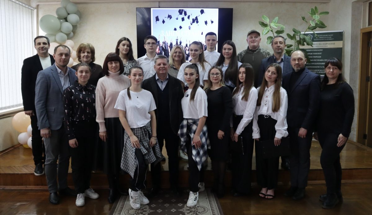 Пора студентства – мрії й сподівання.У пошуках, навчанні і труді…