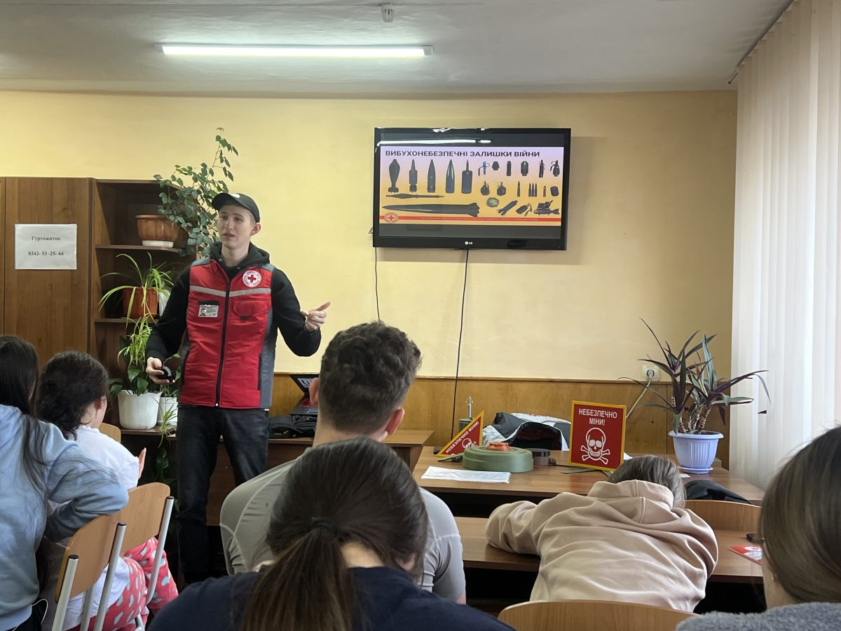 У гуртожитку коледжу відбулася інформаційна сесія від Червоного Хреста
