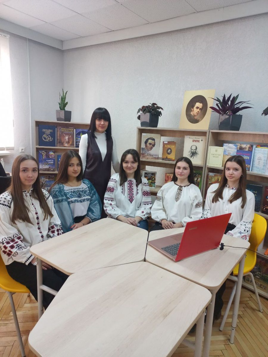 Шляхами української літератури